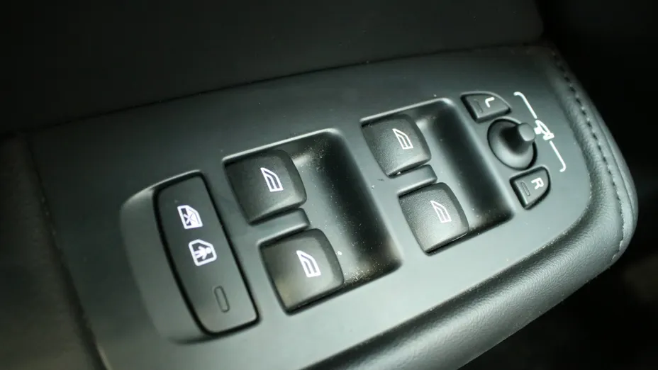 VOLVO XC60 XC60 B4 D AWD Plus Dark aut