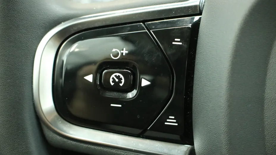 VOLVO XC60 XC60 B4 D AWD Plus Dark aut