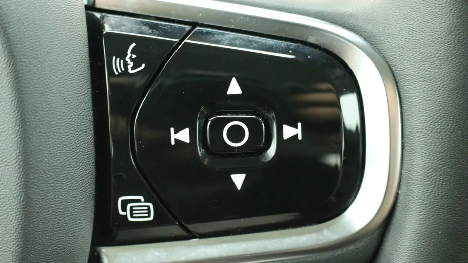 VOLVO XC60 XC60 B4 D AWD Plus Dark aut