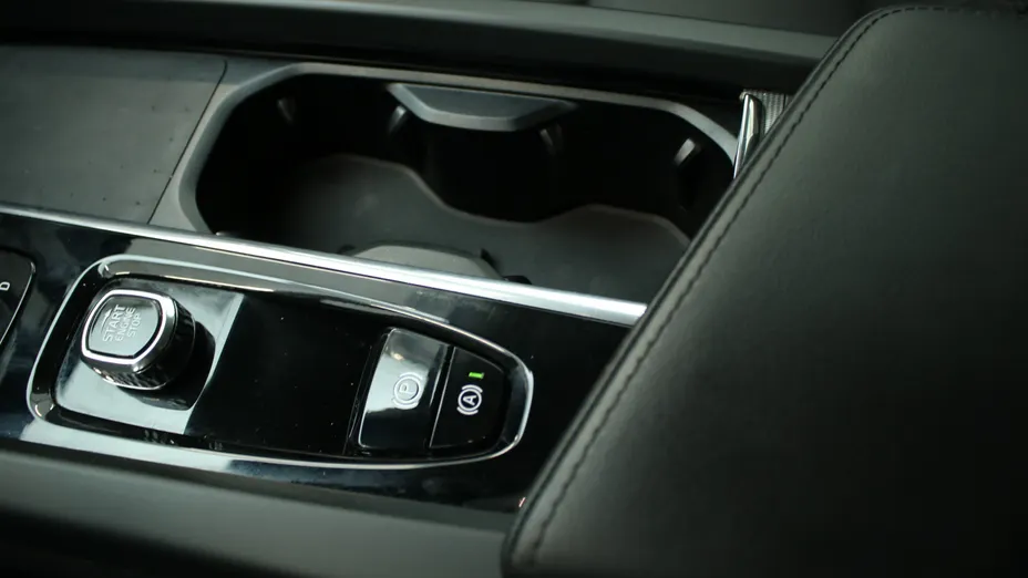 VOLVO XC60 XC60 B4 D AWD Plus Dark aut