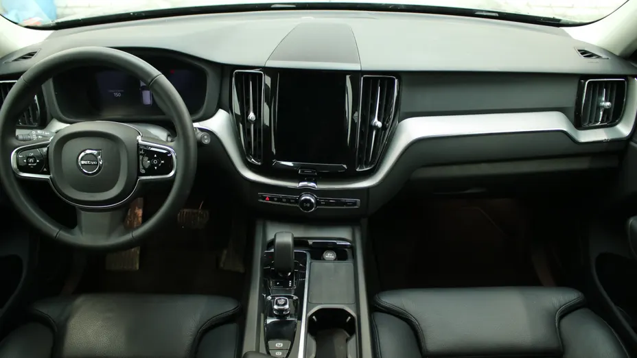 VOLVO XC60 XC60 B4 D AWD Plus Dark aut