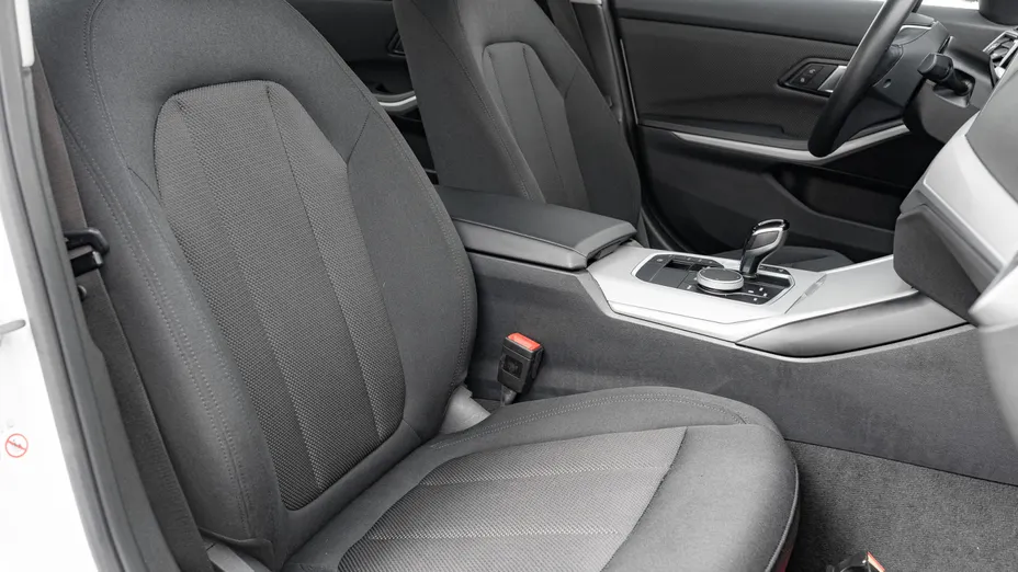 BMW Seria 3 318i Advantage aut