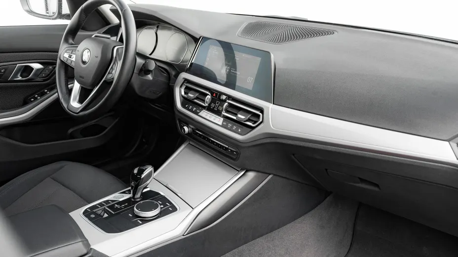 BMW Seria 3 318i Advantage aut