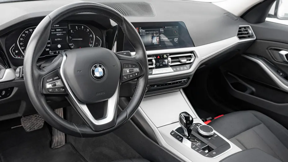 BMW Seria 3 318i Advantage aut