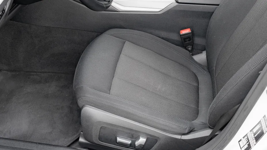 BMW Seria 3 318i Advantage aut