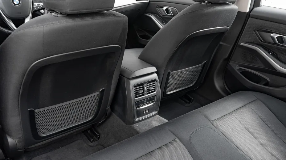 BMW Seria 3 318i Advantage aut