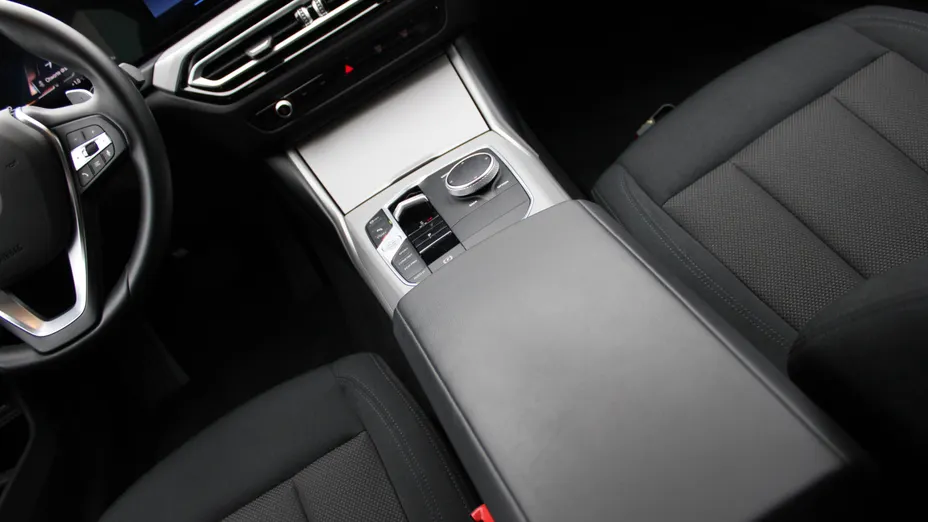BMW Seria 3 320i aut