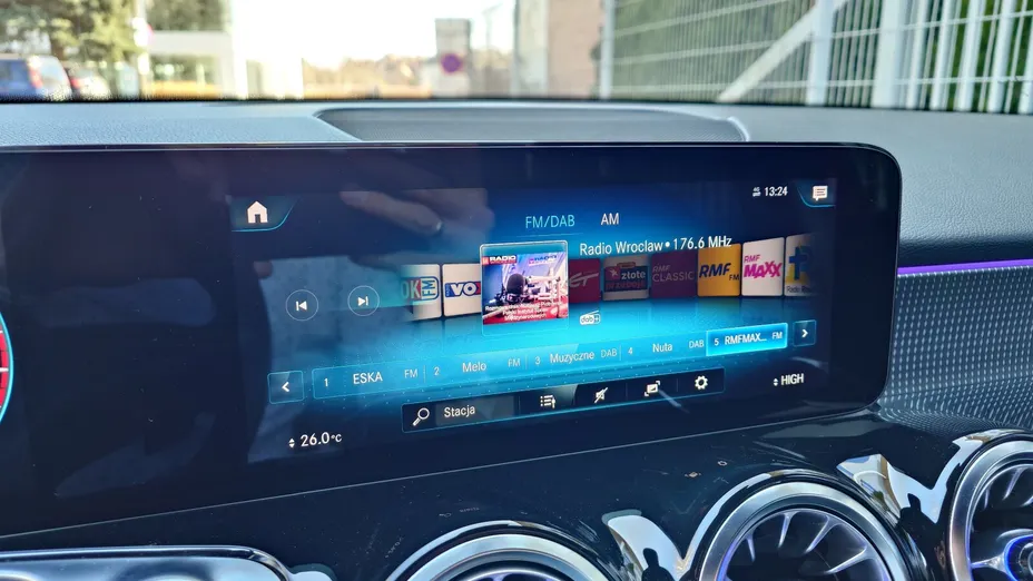 MERCEDES-BENZ GLB GLB 200 Progressive 7G-DCT
