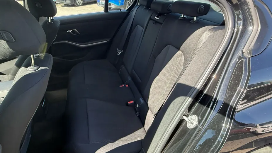BMW Seria 3 318i Advantage aut