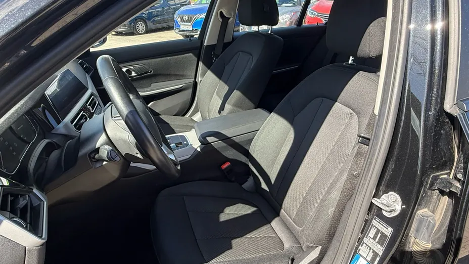 BMW Seria 3 318i Advantage aut