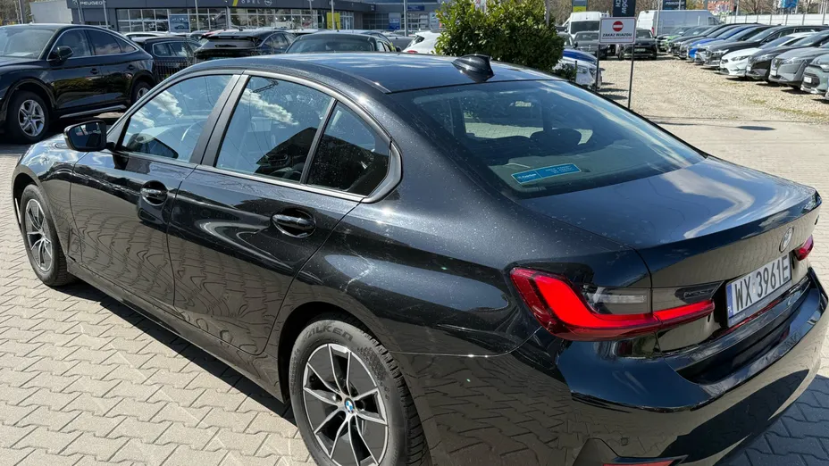 BMW Seria 3 318i Advantage aut