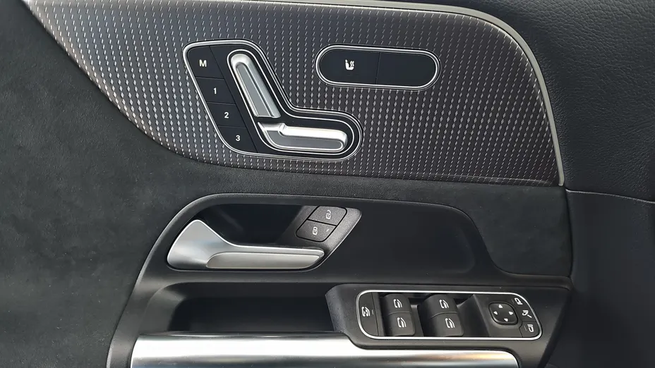 MERCEDES-BENZ EQA EQA 250 66.5kWh AMG Line