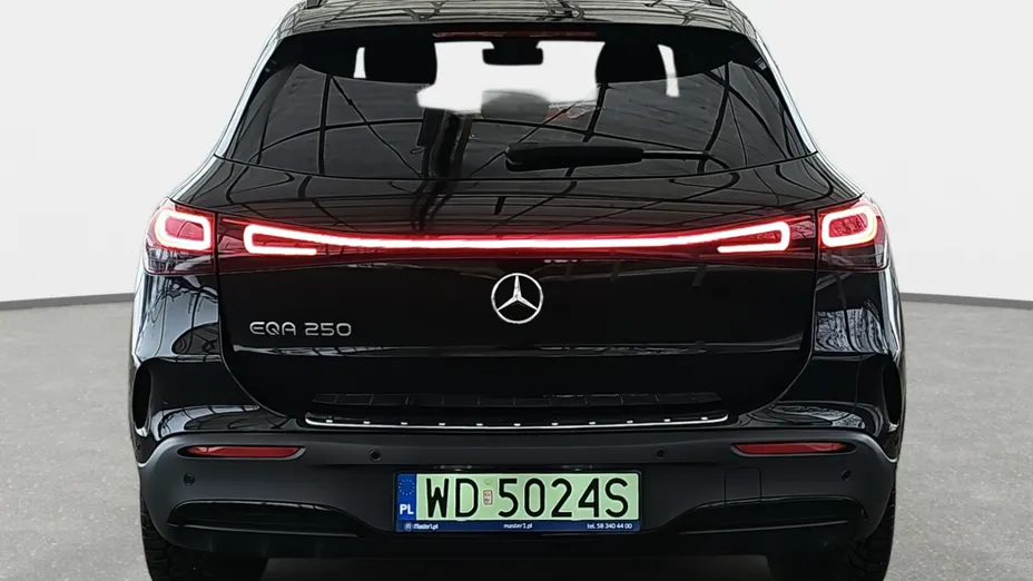 MERCEDES-BENZ EQA EQA 250 66.5kWh AMG Line