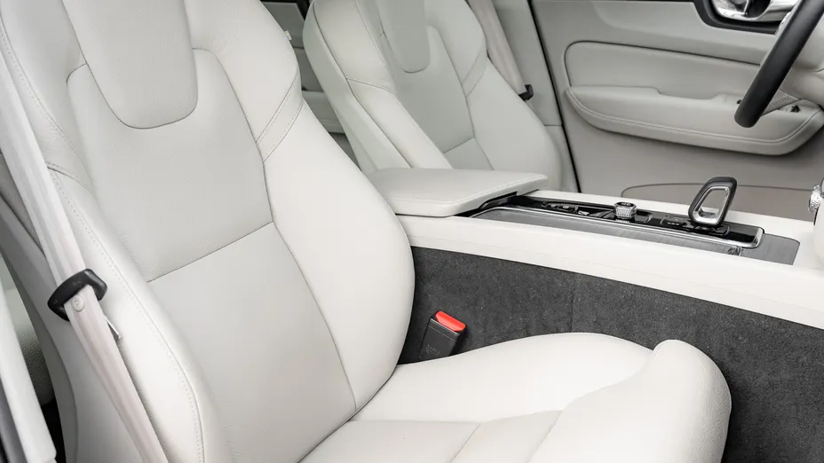 VOLVO XC60 XC60 B4 D AWD Plus Bright aut