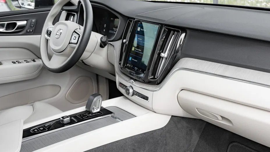VOLVO XC60 XC60 B4 D AWD Plus Bright aut