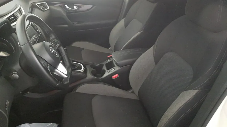 NISSAN Qashqai Qashqai 1.3 DIG-T N-Connecta DCT