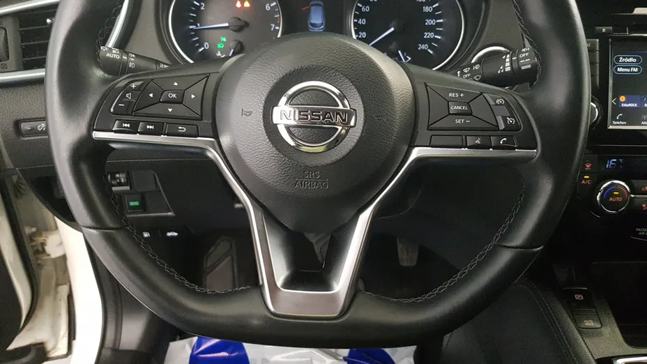 NISSAN Qashqai Qashqai 1.3 DIG-T N-Connecta DCT