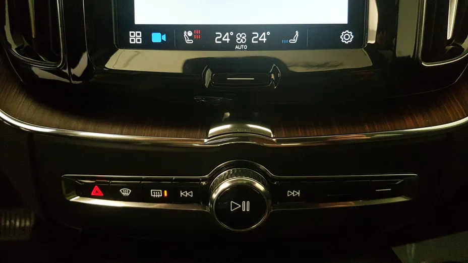 VOLVO XC60 XC60 B5 D AWD Plus Dark aut