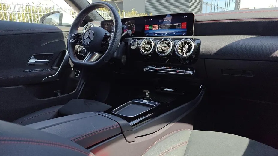 MERCEDES-BENZ CLA CLA 200 AMG Line 7G-DCT