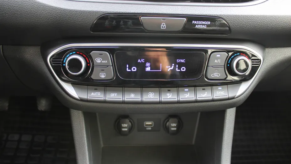 HYUNDAI i30 i30 1.5 DPI Smart