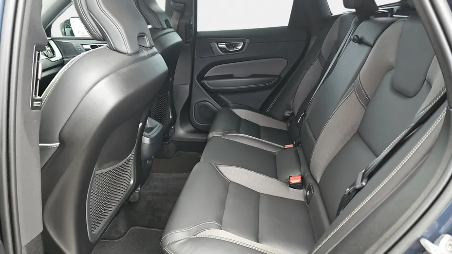 VOLVO XC60 XC60 B4 D AWD Plus Dark aut