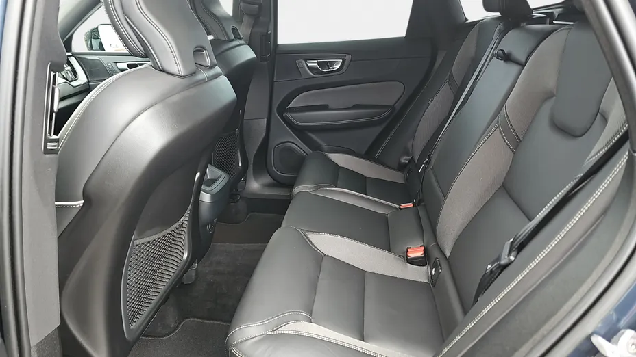 VOLVO XC60 XC60 B4 D AWD Plus Dark aut