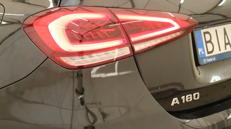 MERCEDES-BENZ A Klasa A 180 AMG Line 7G-DCT