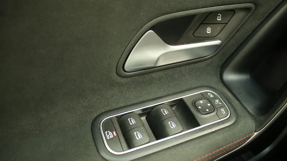 MERCEDES-BENZ A Klasa A 180 AMG Line 7G-DCT