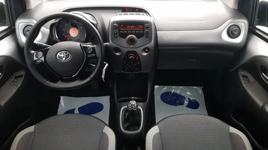 TOYOTA Aygo Aygo 1.0 VVT-i X-play