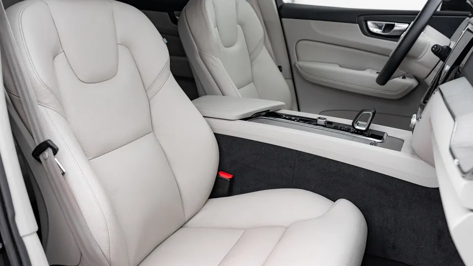 VOLVO XC60 XC60 B4 D AWD Plus Bright aut