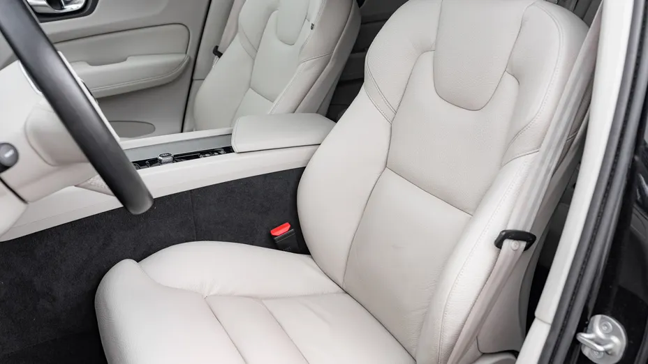 VOLVO XC60 XC60 B4 D AWD Plus Bright aut
