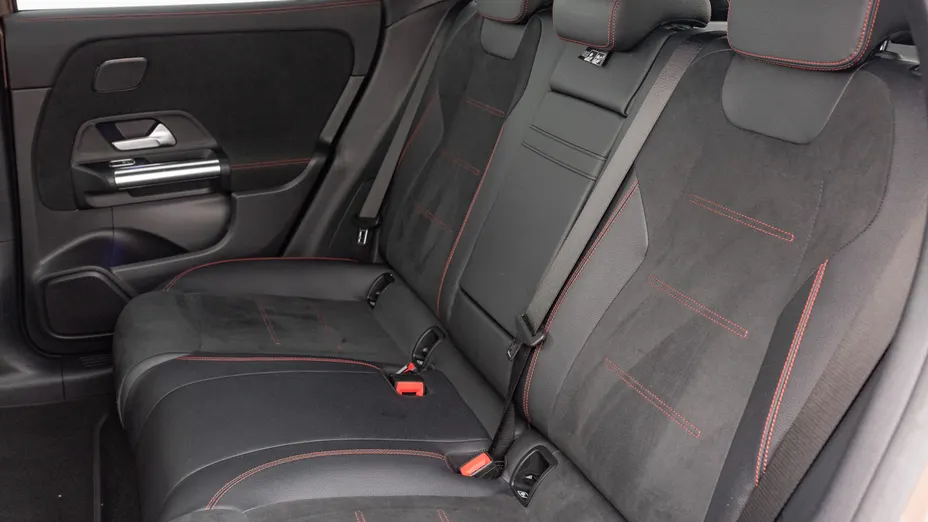 MERCEDES-BENZ EQA EQA 250 66.5kWh AMG Line