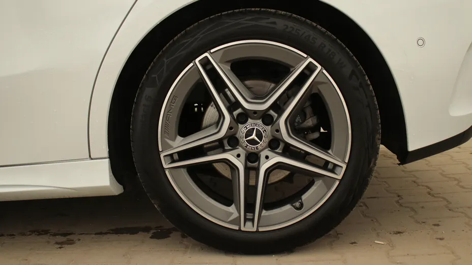 MERCEDES-BENZ A Klasa A 200 AMG Line 7G-DCT