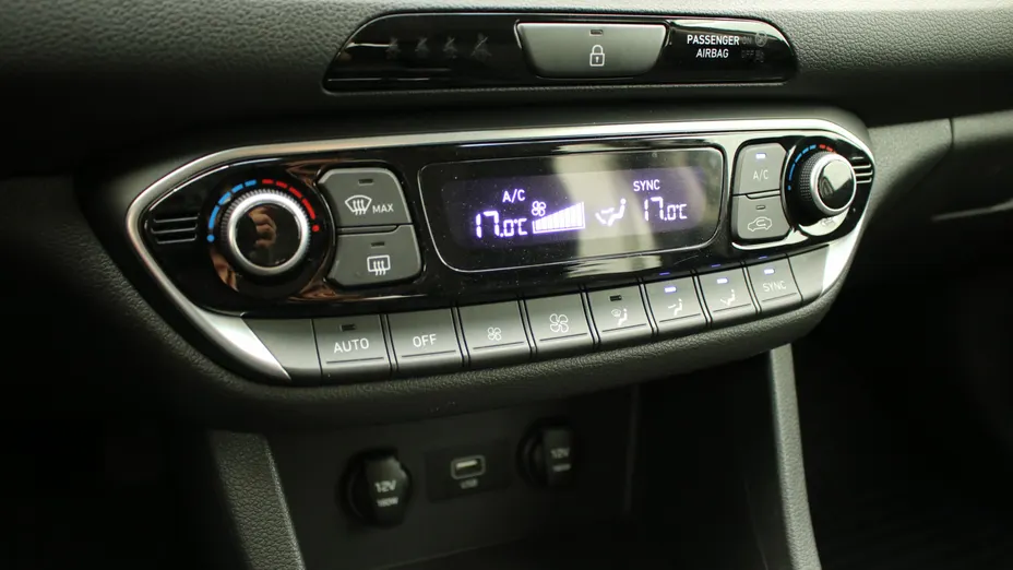 HYUNDAI i30 i30 1.5 DPI Smart