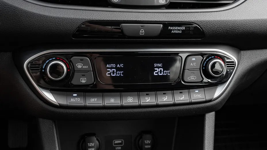 HYUNDAI i30 i30 1.5 DPI Smart