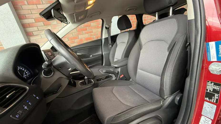 HYUNDAI i30 i30 1.5 DPI Classic +