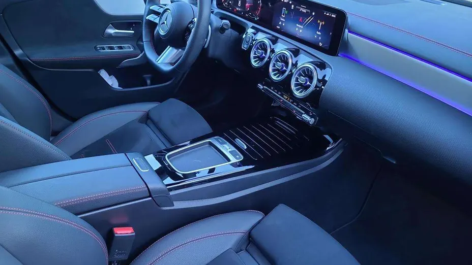 MERCEDES-BENZ CLA CLA 200 AMG Line 7G-DCT