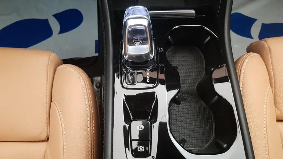 VOLVO XC40 XC40 T5 Plug-In Hybrid Core aut
