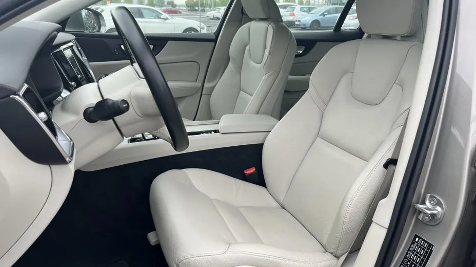 VOLVO V60 V60 B4 D Momentum Pro aut