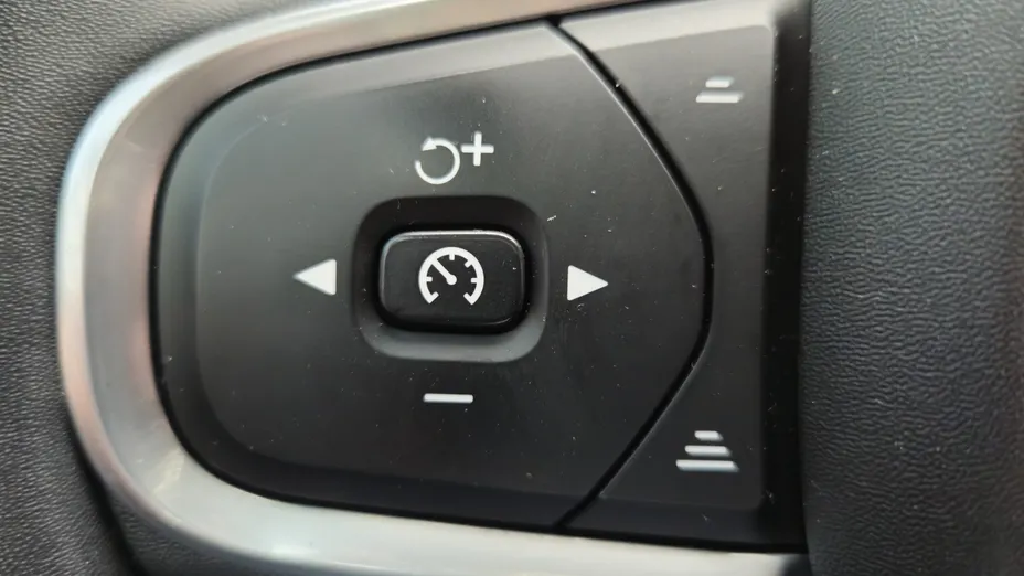 VOLVO V60 V60 B4 D Momentum aut