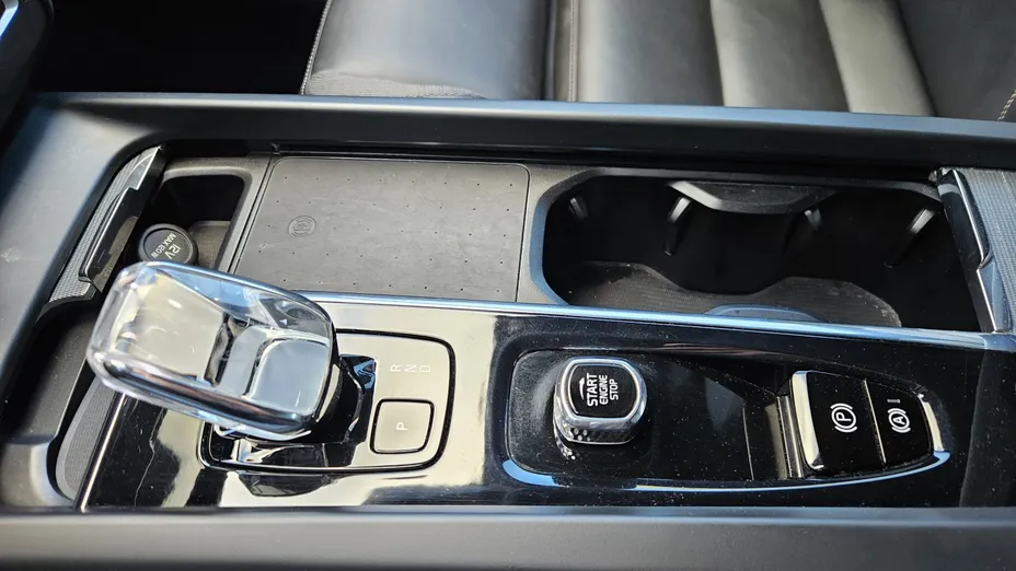 VOLVO XC60 XC60 B4 D Plus Dark aut