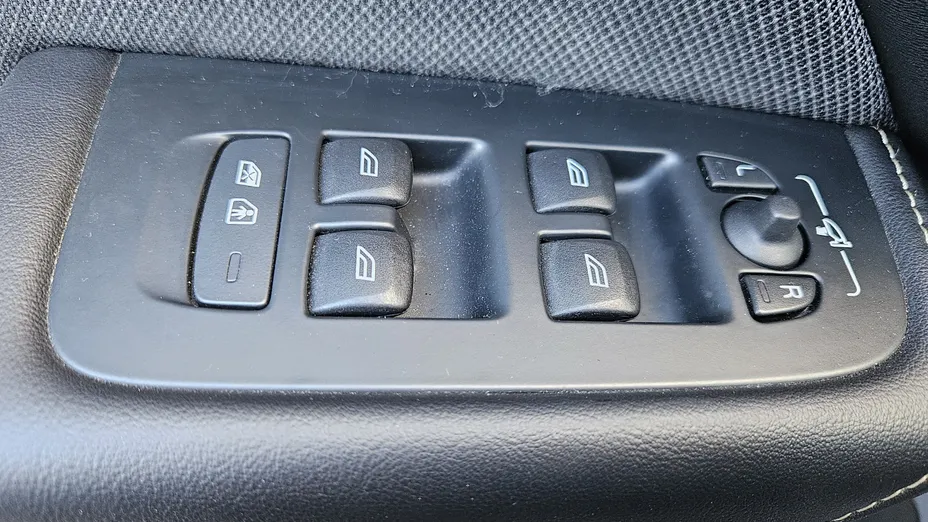 VOLVO XC60 XC60 B4 D Plus Dark aut