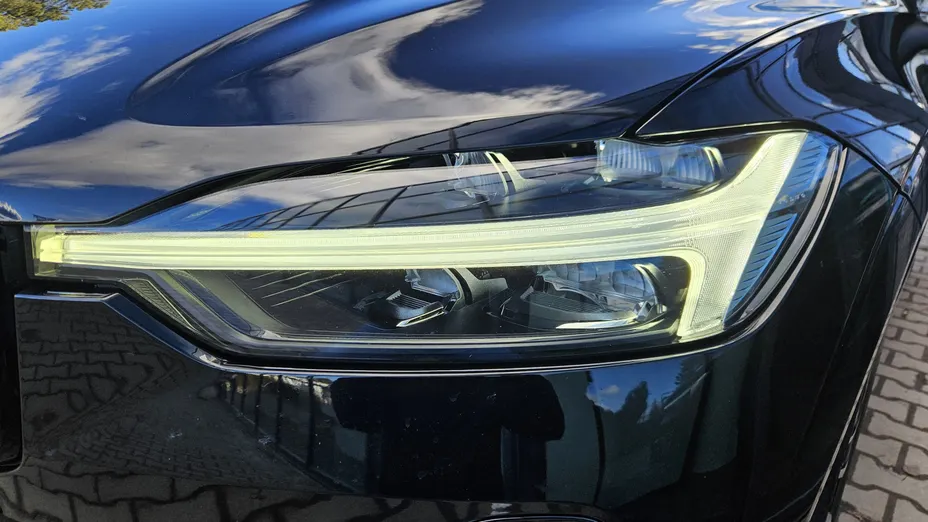 VOLVO XC60 XC60 B4 D Plus Dark aut