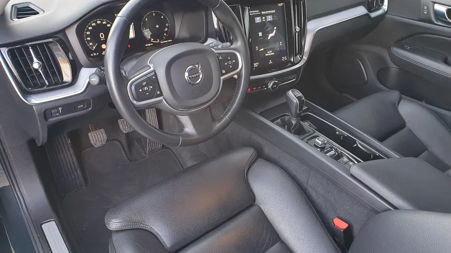 VOLVO V60 V60 D3 Momentum Pro