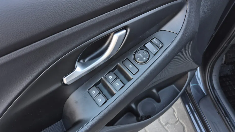 HYUNDAI i30 i30 1.0 T-GDI Smart