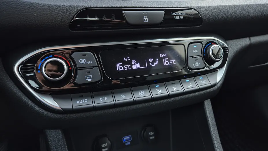 HYUNDAI i30 i30 1.0 T-GDI Smart