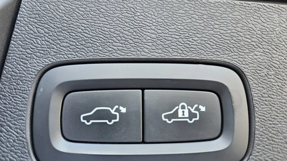 VOLVO XC60 XC60 B4 D AWD Plus Dark aut