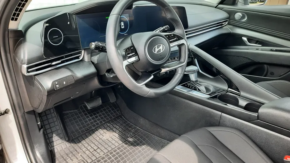 HYUNDAI Elantra Elantra 1.6 Smart CVT