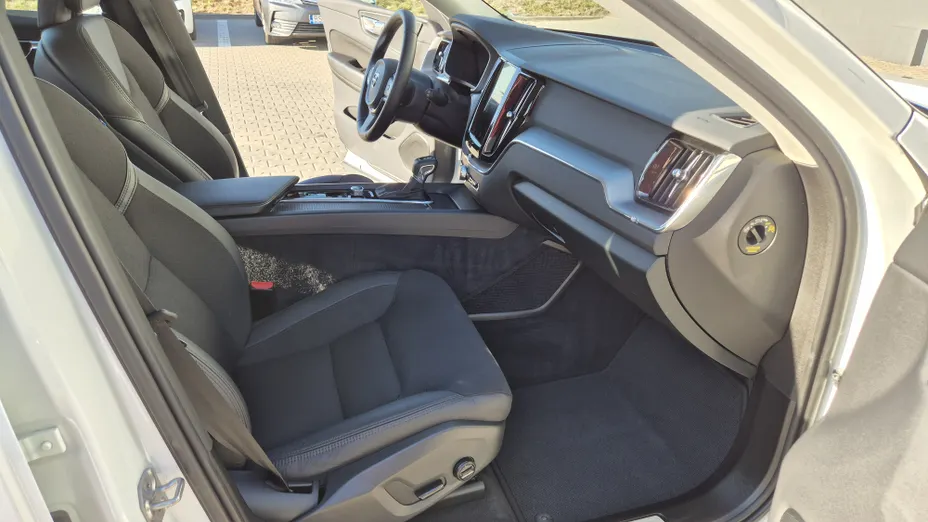VOLVO XC60 XC60 T4 Momentum Pro aut