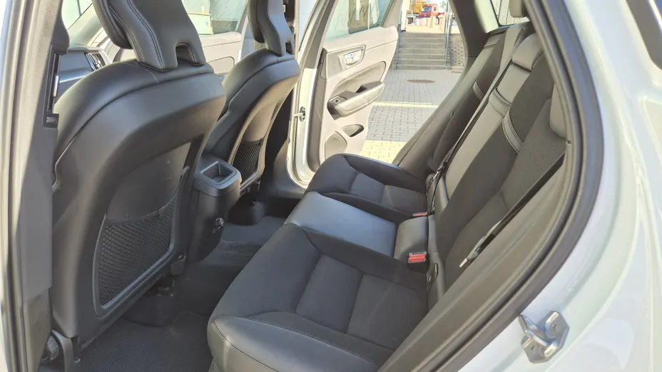VOLVO XC60 XC60 T4 Momentum Pro aut